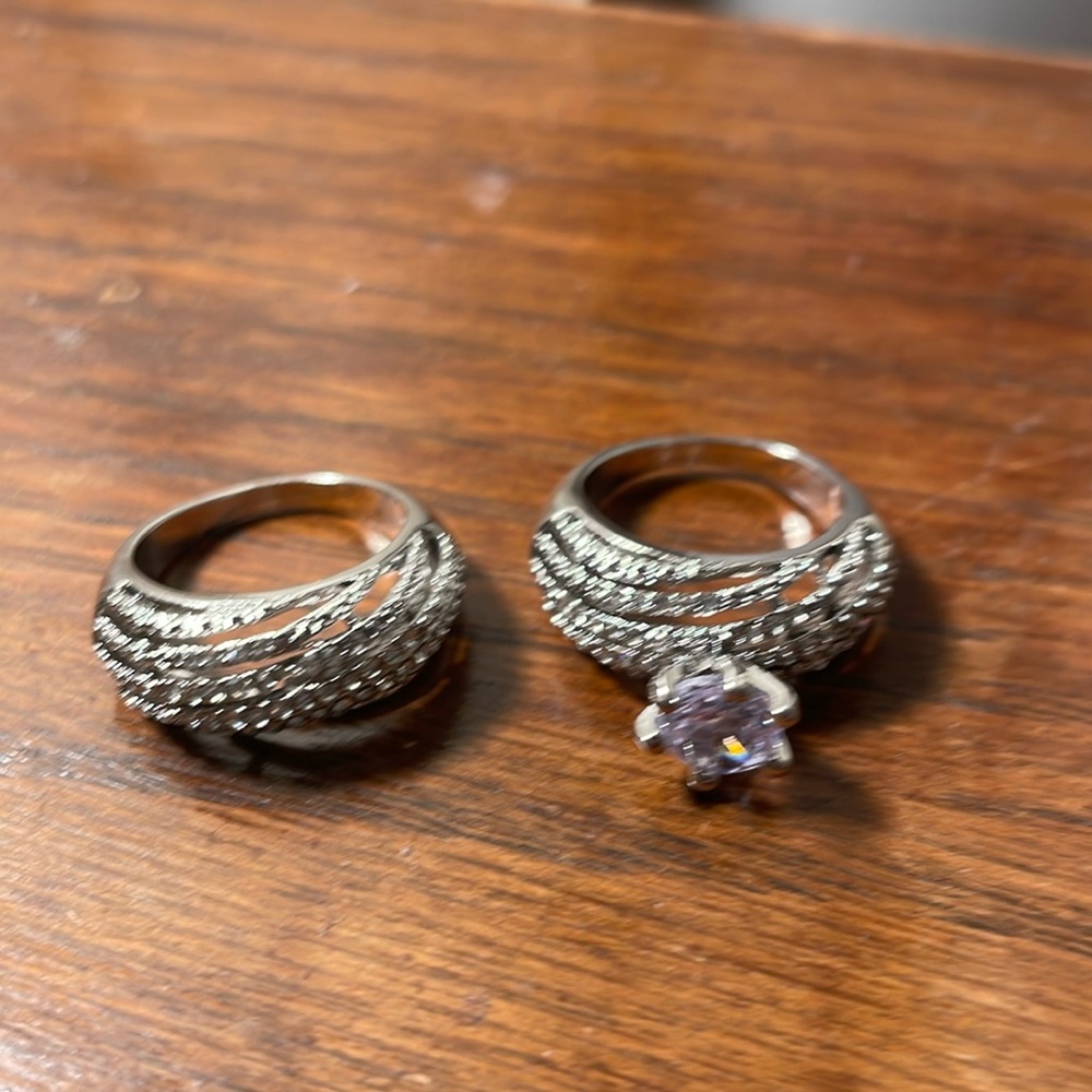 Set of rings.